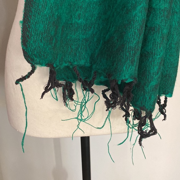 Wool Scarf Wrap Bed Cover Made in Nepal - Picture 4 of 14